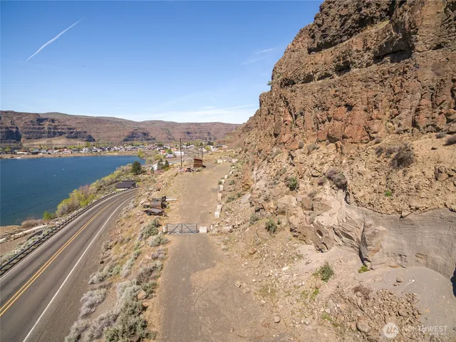 a view of a terrace with city view