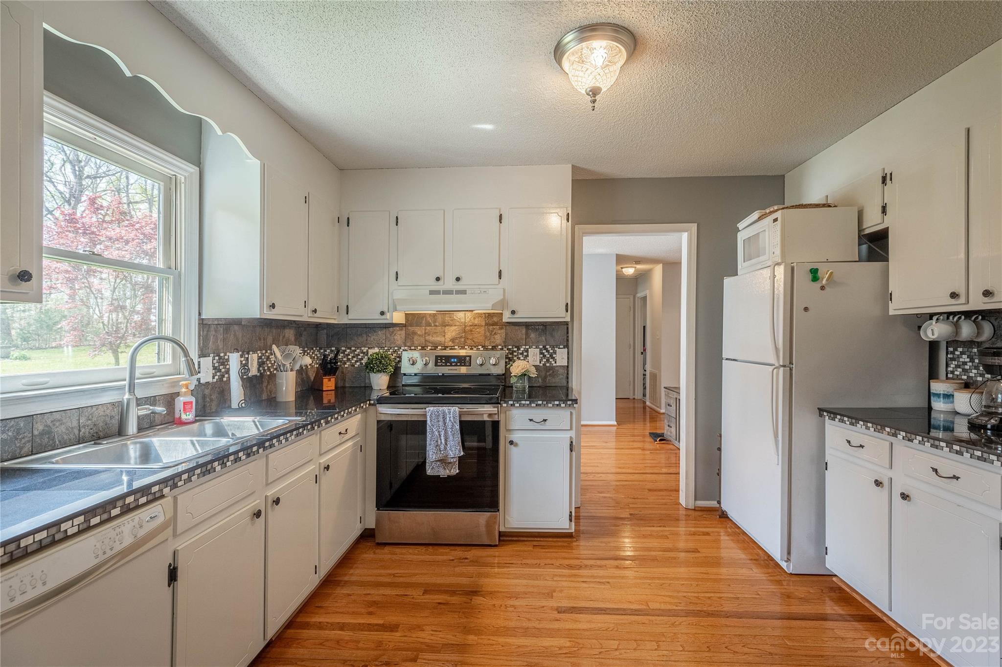 5374 Valley Field Road Southeast Hickory, NC 28602 - Photo 5 of 22 Gallery Image 5