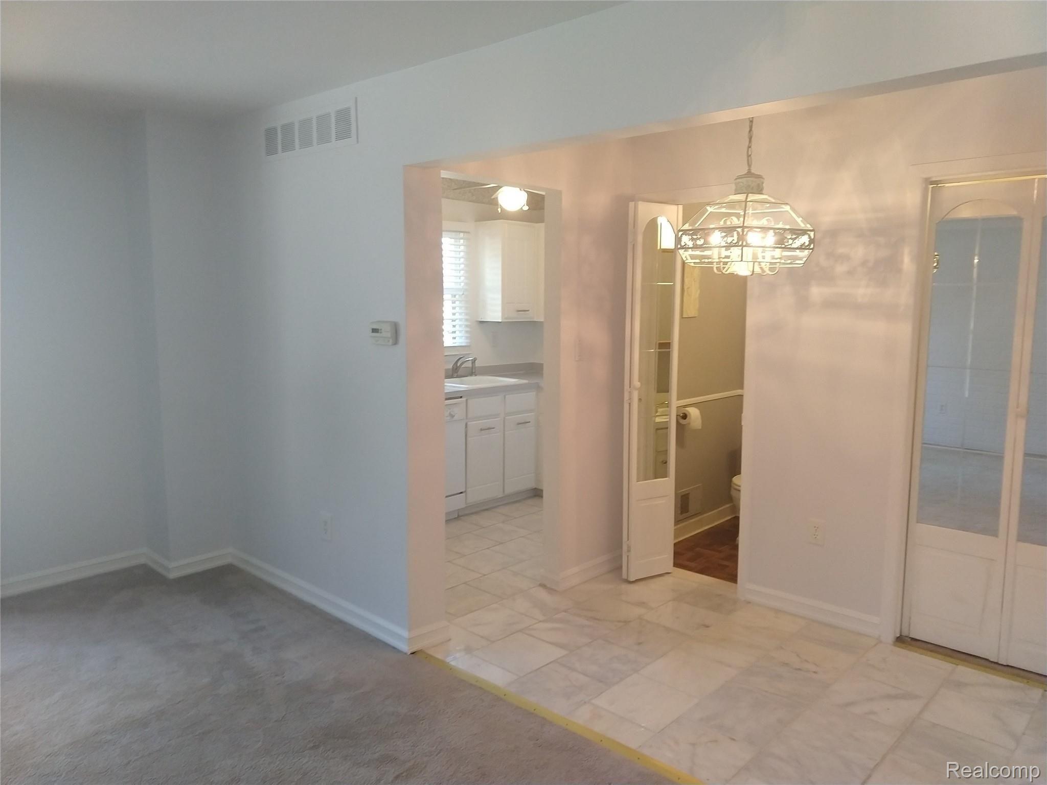 5015 Crooks Road, Unit 32 Royal Oak, MI 48073 - Photo 7 of 23 IMG_20190814_141955270.jpg