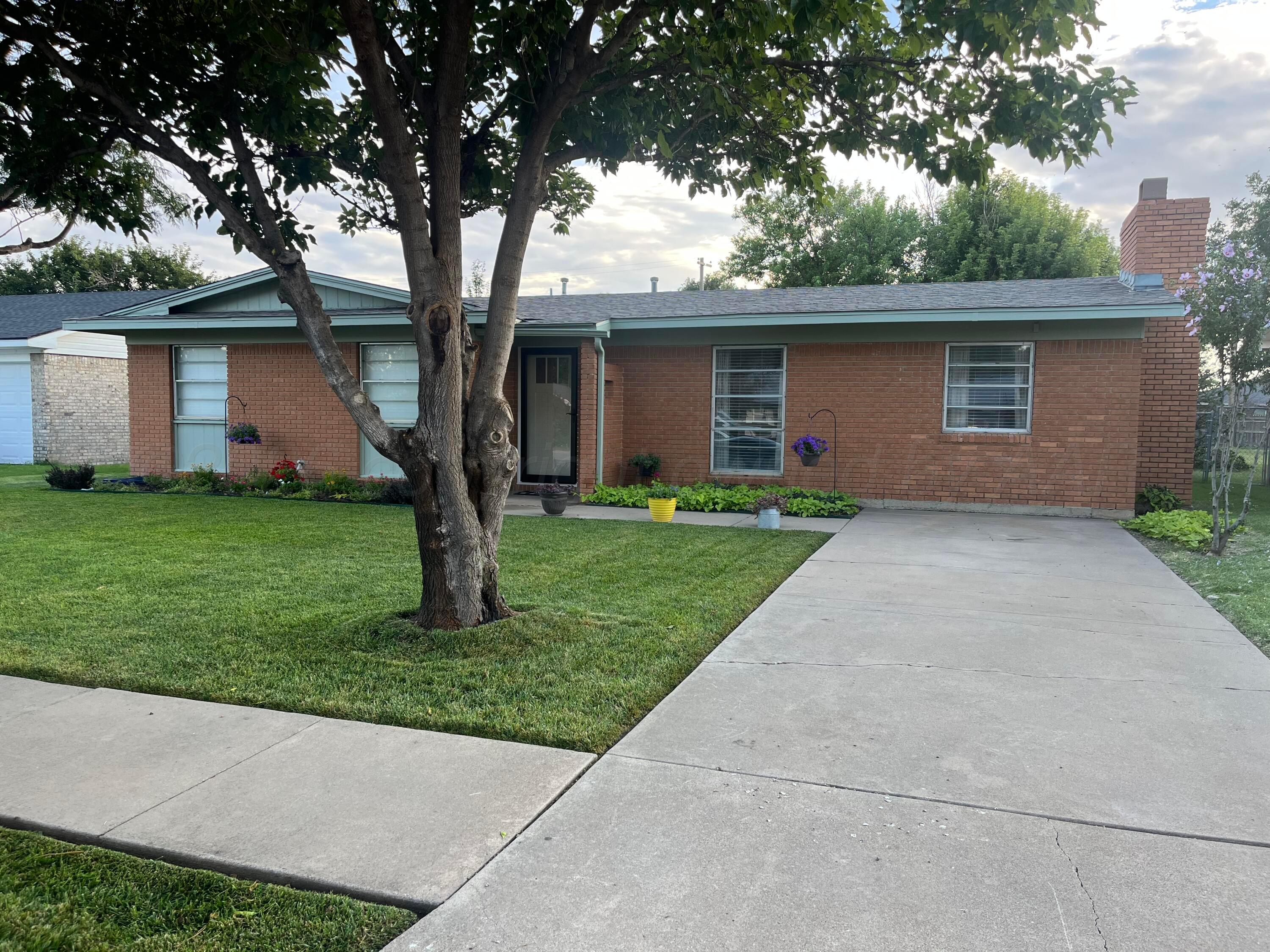 1409 Maple Avenue Panhandle, TX 79068 - Photo 2 of 16 a front view of house with yard and green space