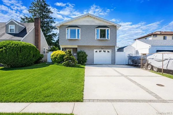 $640,000 | 233 East Alhambra Avenue, Lindenhurst, NY 11757