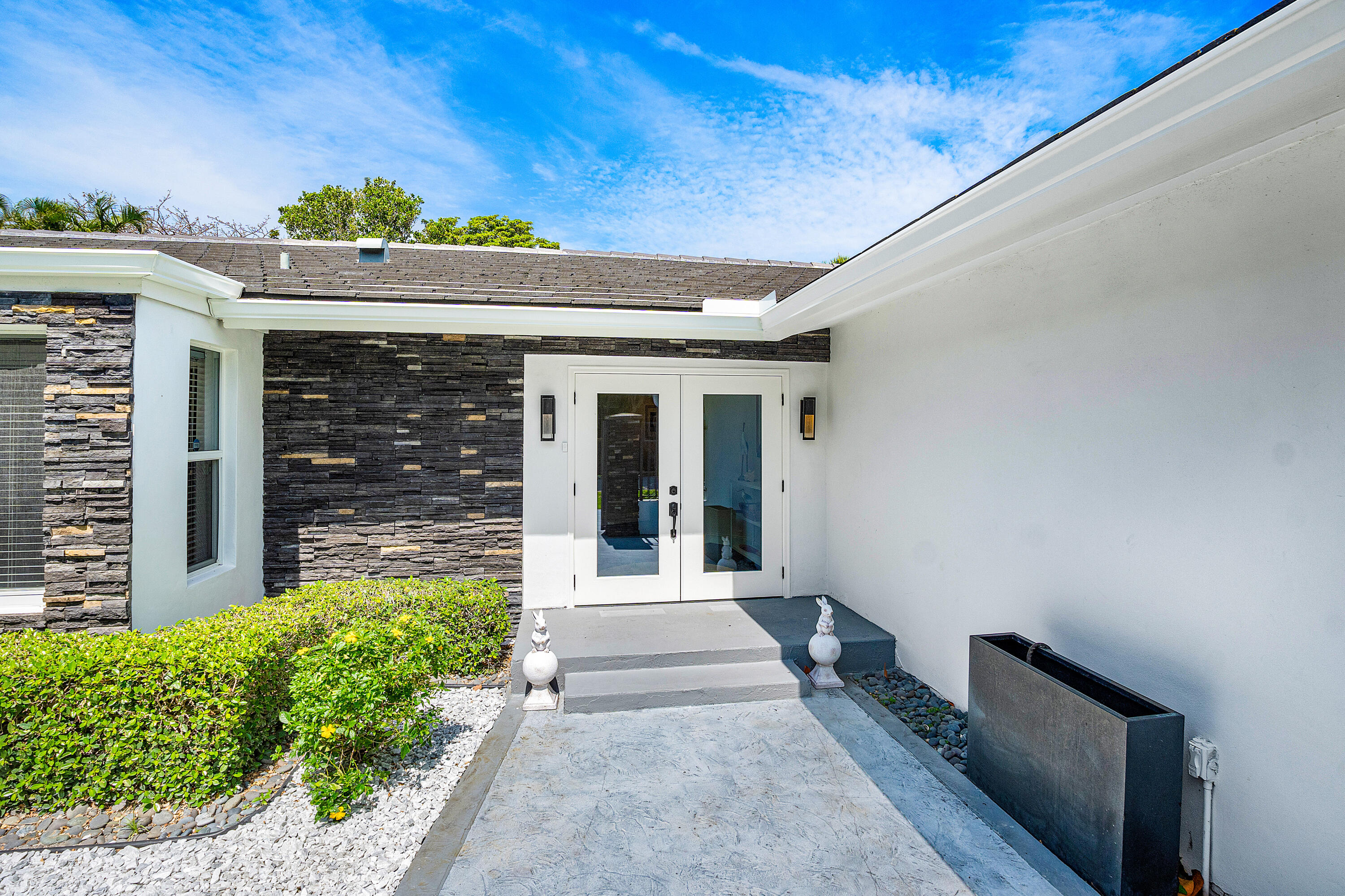 2401 Banyan Road Boca Raton, FL 33432 - Photo 4 of 40 004-2401BanyanRoad-BocaRaton-FL-33432-FU