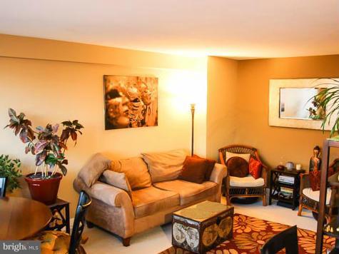 1220 Blair Mill Road, Unit 1110 Silver Spring, MD 20910 - Photo 2 of 21 Living Room