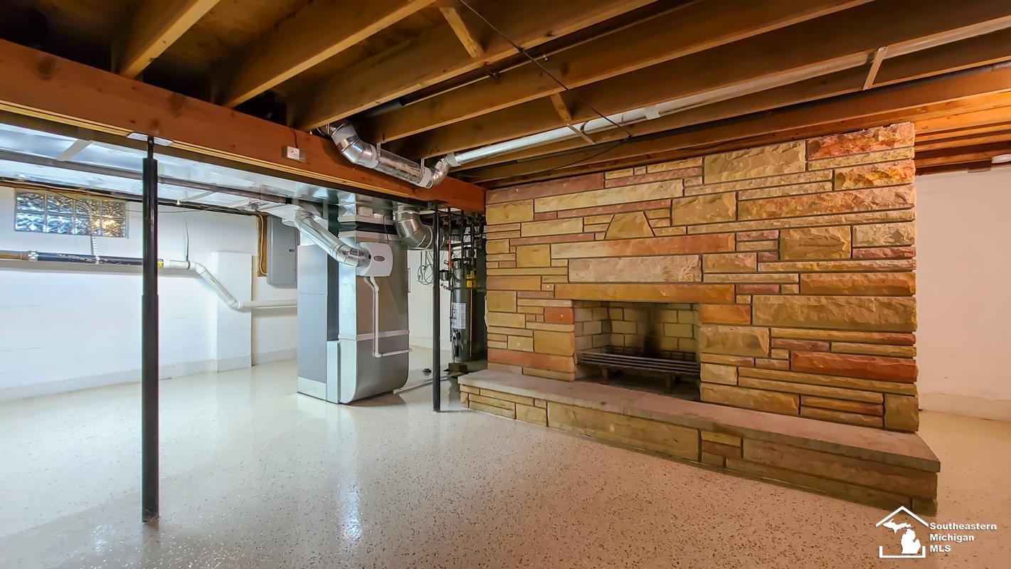 23451 Gibraltar Road Flat Rock, MI 48134 - Photo 43 of 55 50154695-d0b3d568-fa43-4633-a96e-ad919bd2bb6d.JPG
