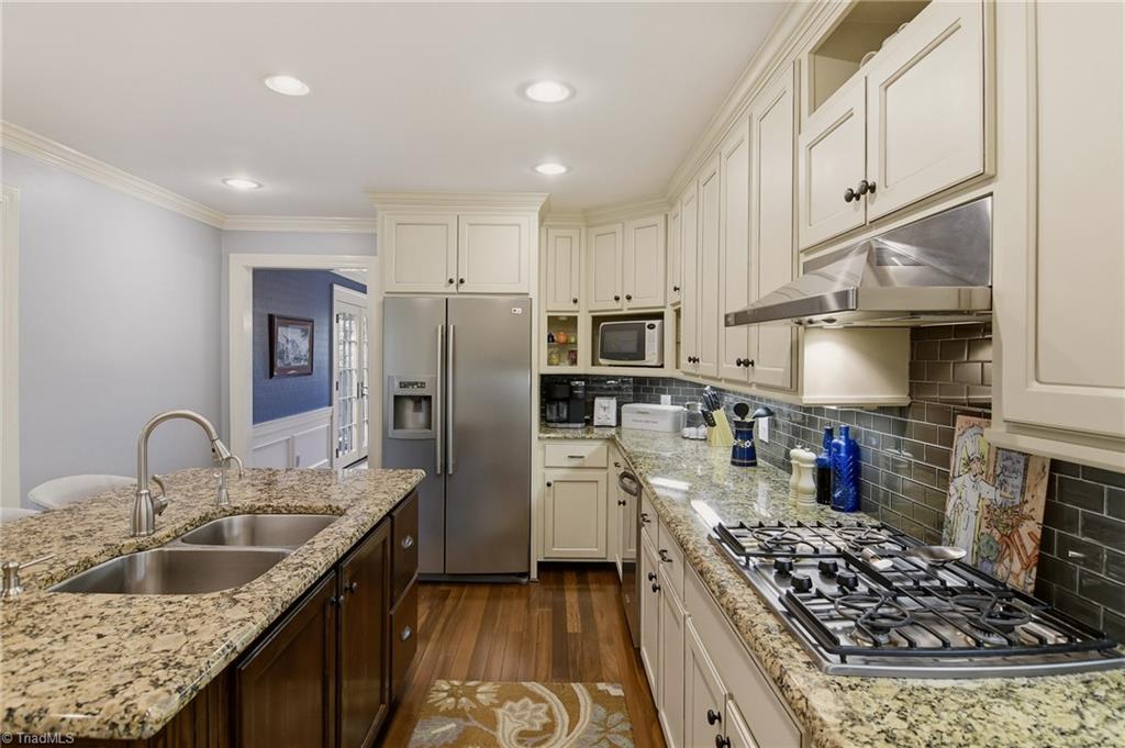 2862 Robinhood Road Winston-Salem, NC 27106 - Photo 11 of 50 Gas Cooktop