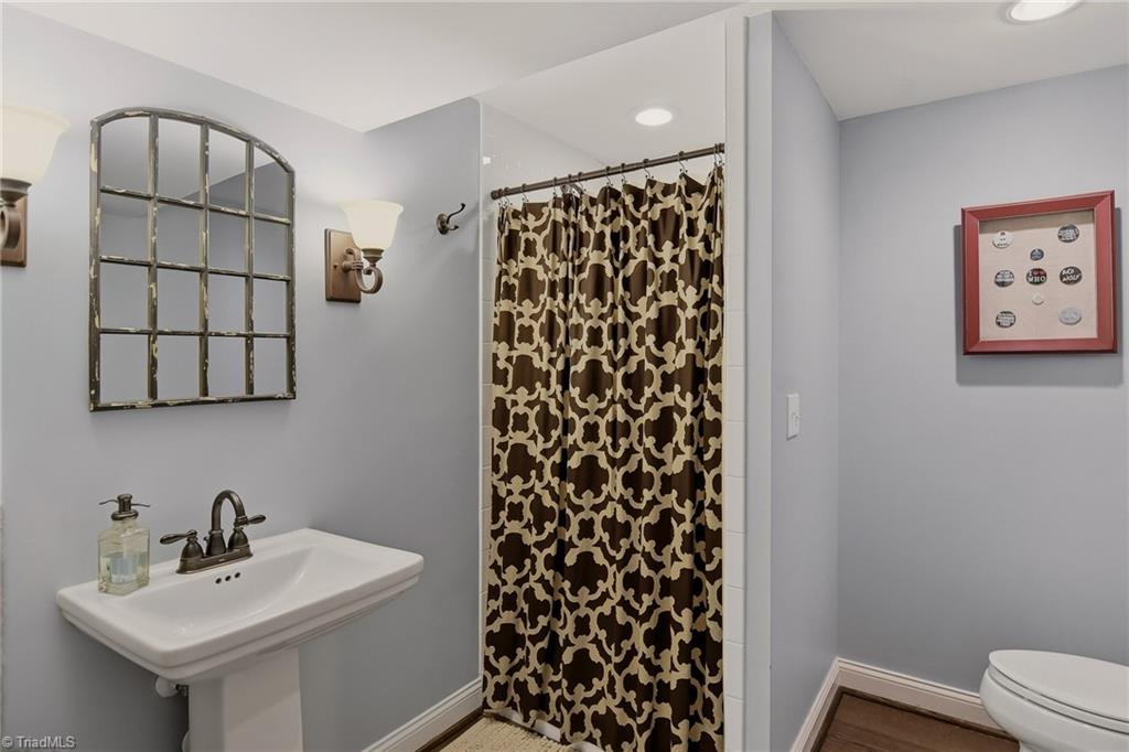 2862 Robinhood Road Winston-Salem, NC 27106 - Photo 39 of 50 Full Bath