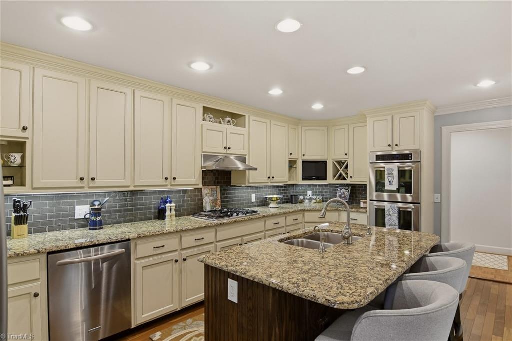 2862 Robinhood Road Winston-Salem, NC 27106 - Photo 10 of 50 Kitchen with Granite counters & Stainless appliances