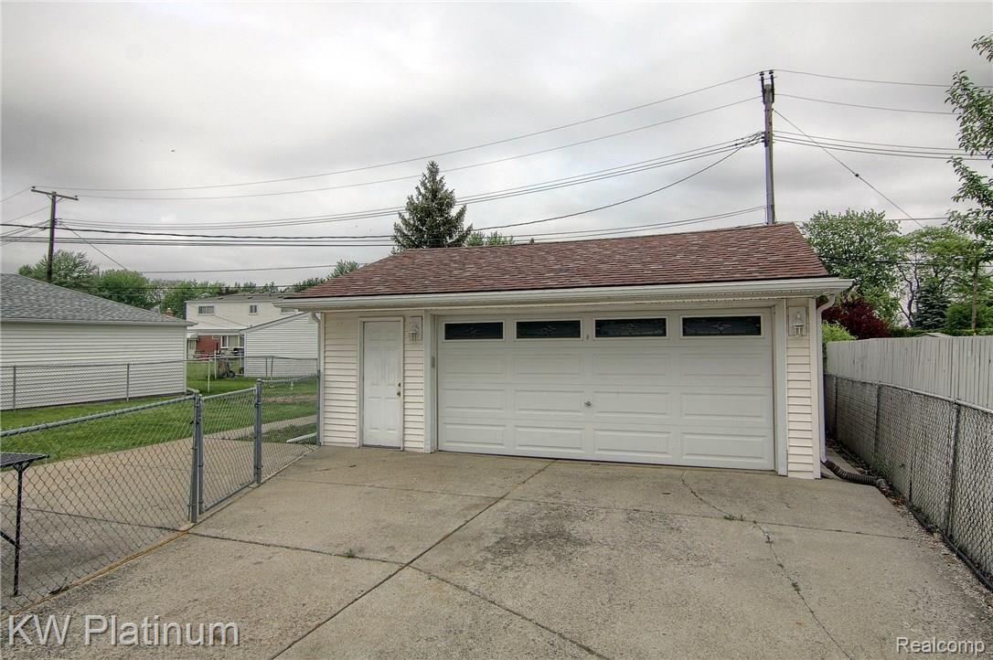 12979 Martin Road Warren, MI 48088 - Photo 23 of 25 2_Car_Detached_Garage.jpg