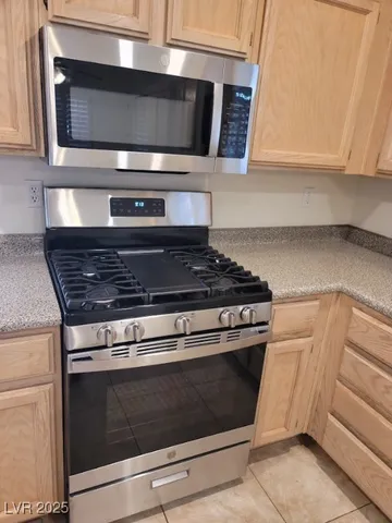 $1,895 | 1085 Fan Coral Avenue, Las Vegas, NV 89123