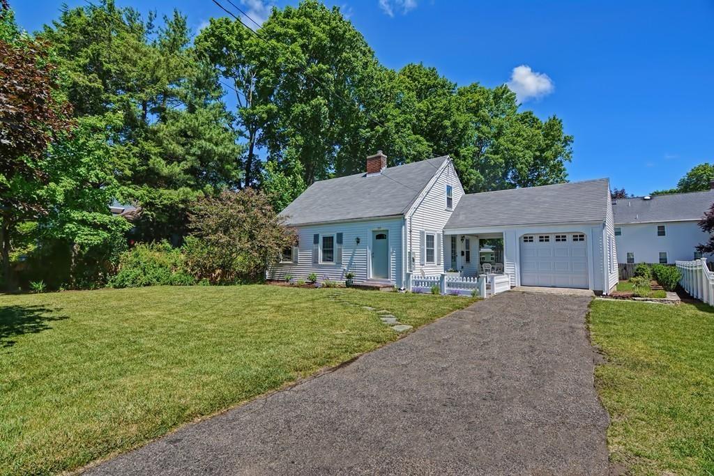 39 Short Street Walpole, MA 02032 - Photo 3 of 32 Gallery Image 3