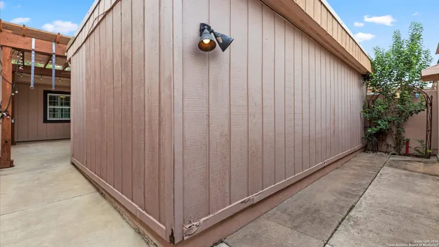 a view of a house with backyard and hallway