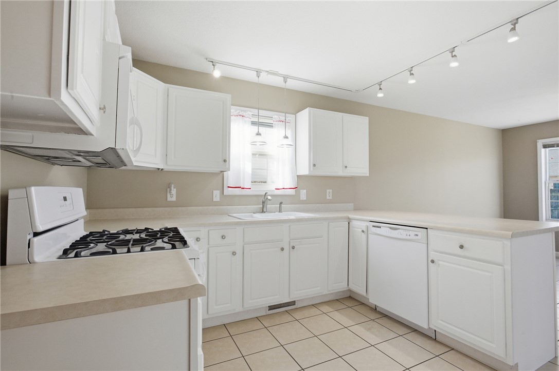 12 Ridgefield Lane Charleston, IL 61920 - Photo 10 of 12 Gallery Image 10