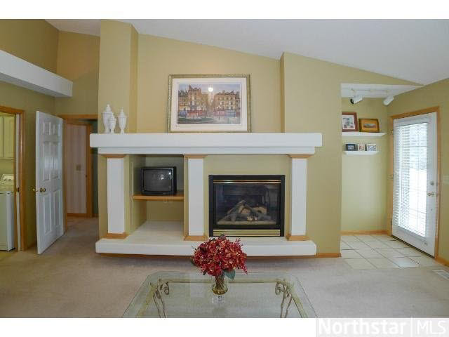 1819 Hunter Hill Road Hudson, WI 54016 - Photo 3 of 17 Gallery Image 3