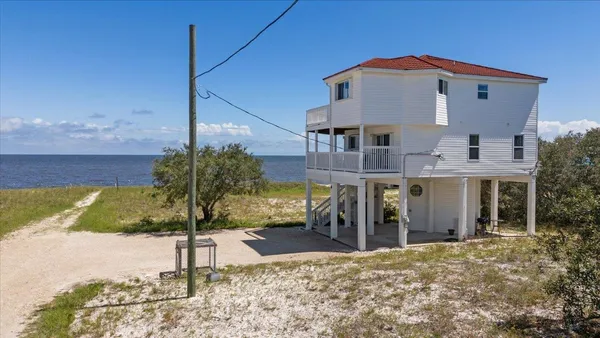 $995,000 | 6 Kingfish Street, Alligator Point, FL 32346