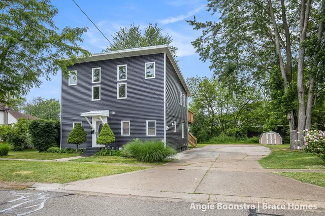 $299,900 | 267 Center Street, Coopersville, MI 49404