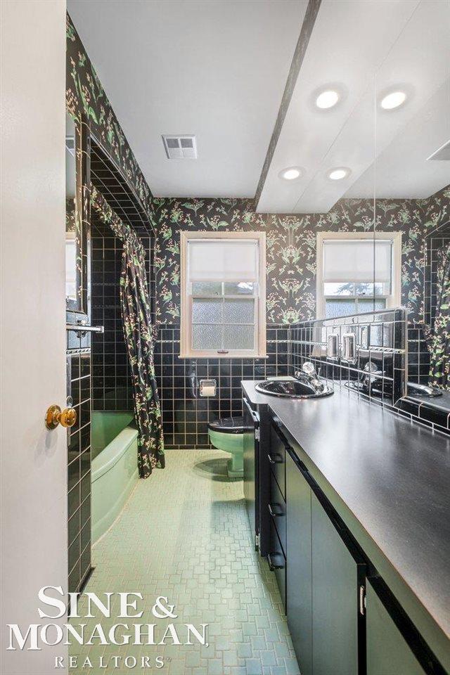 770 Shoreham Road Grosse Pointe, MI 48236 - Photo 21 of 37 50062287-20.JPG