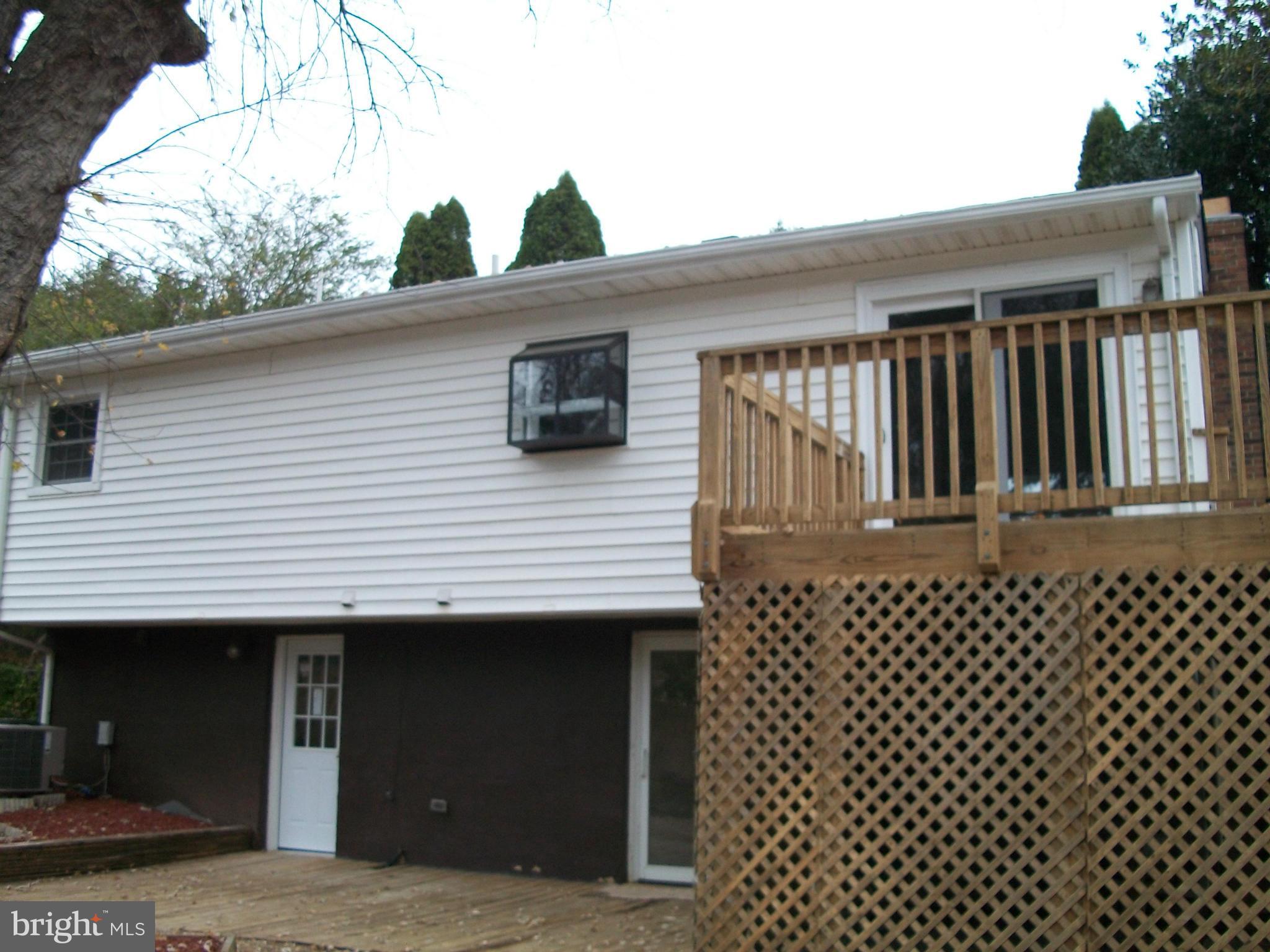 14031 Lindendale Road Woodbridge, VA 22193 - Photo 15 of 27 Exterior (Rear)