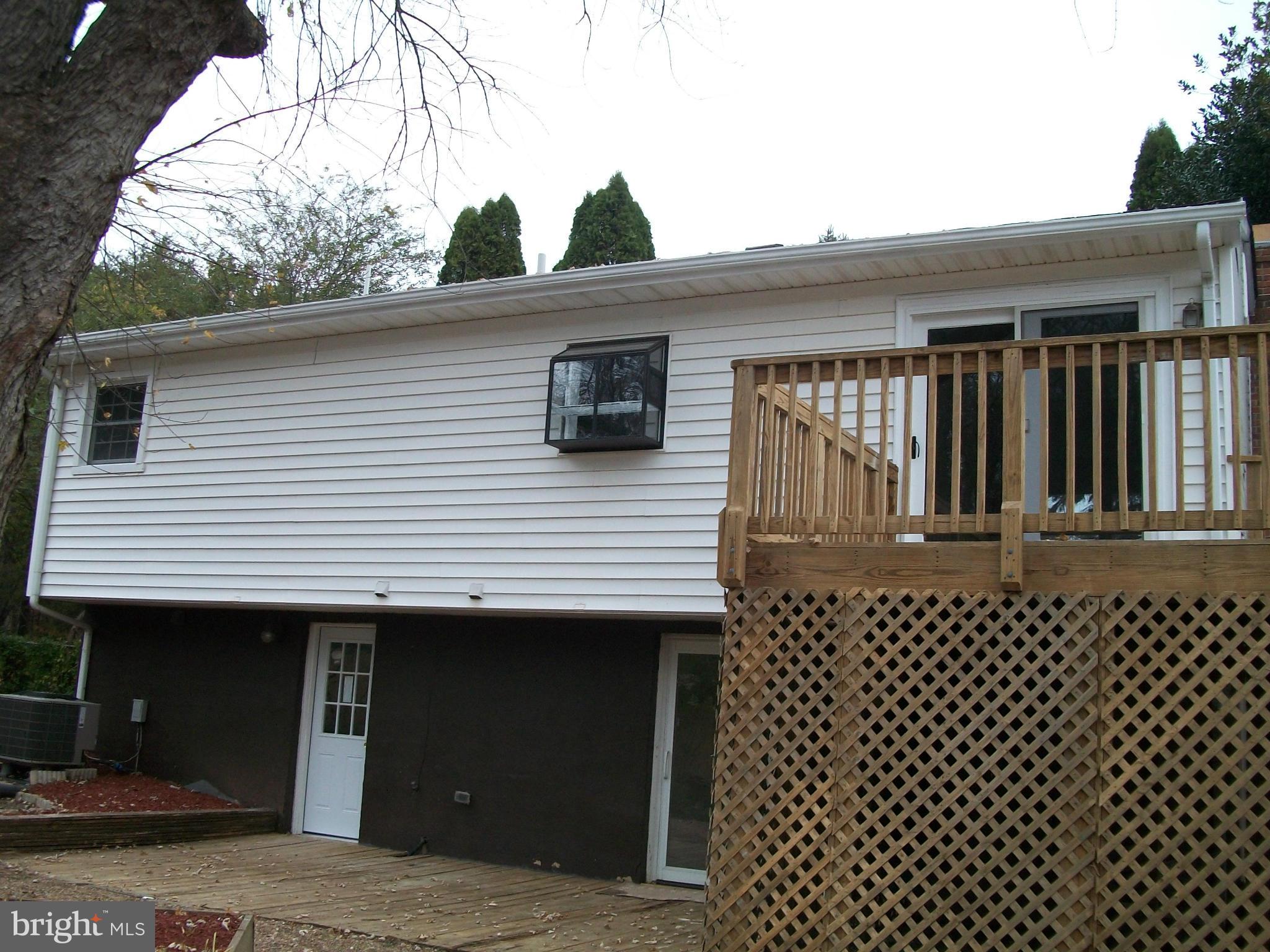14031 Lindendale Road Woodbridge, VA 22193 - Photo 16 of 27 Exterior (Rear)