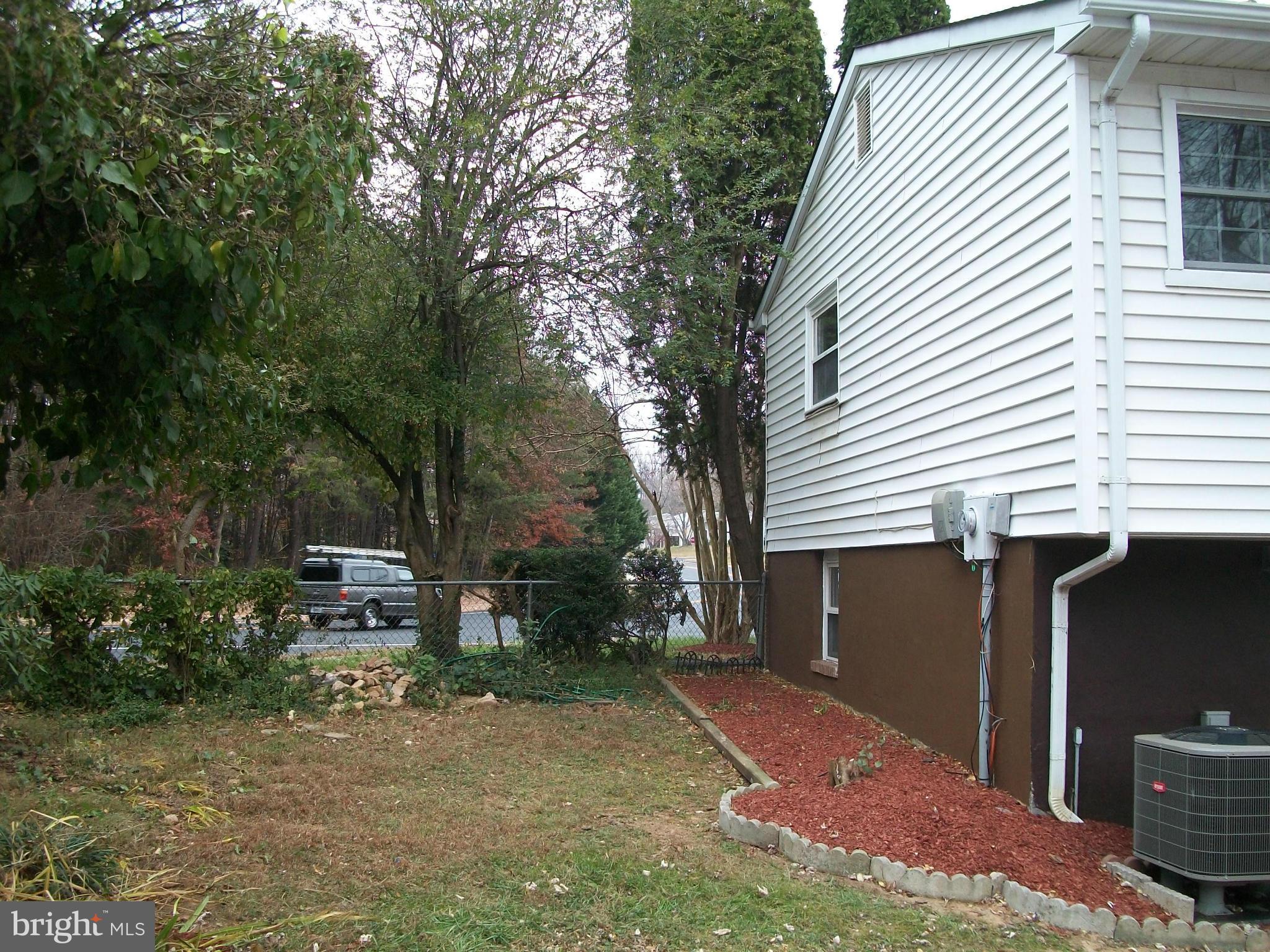 14031 Lindendale Road Woodbridge, VA 22193 - Photo 20 of 27 Exterior (General)