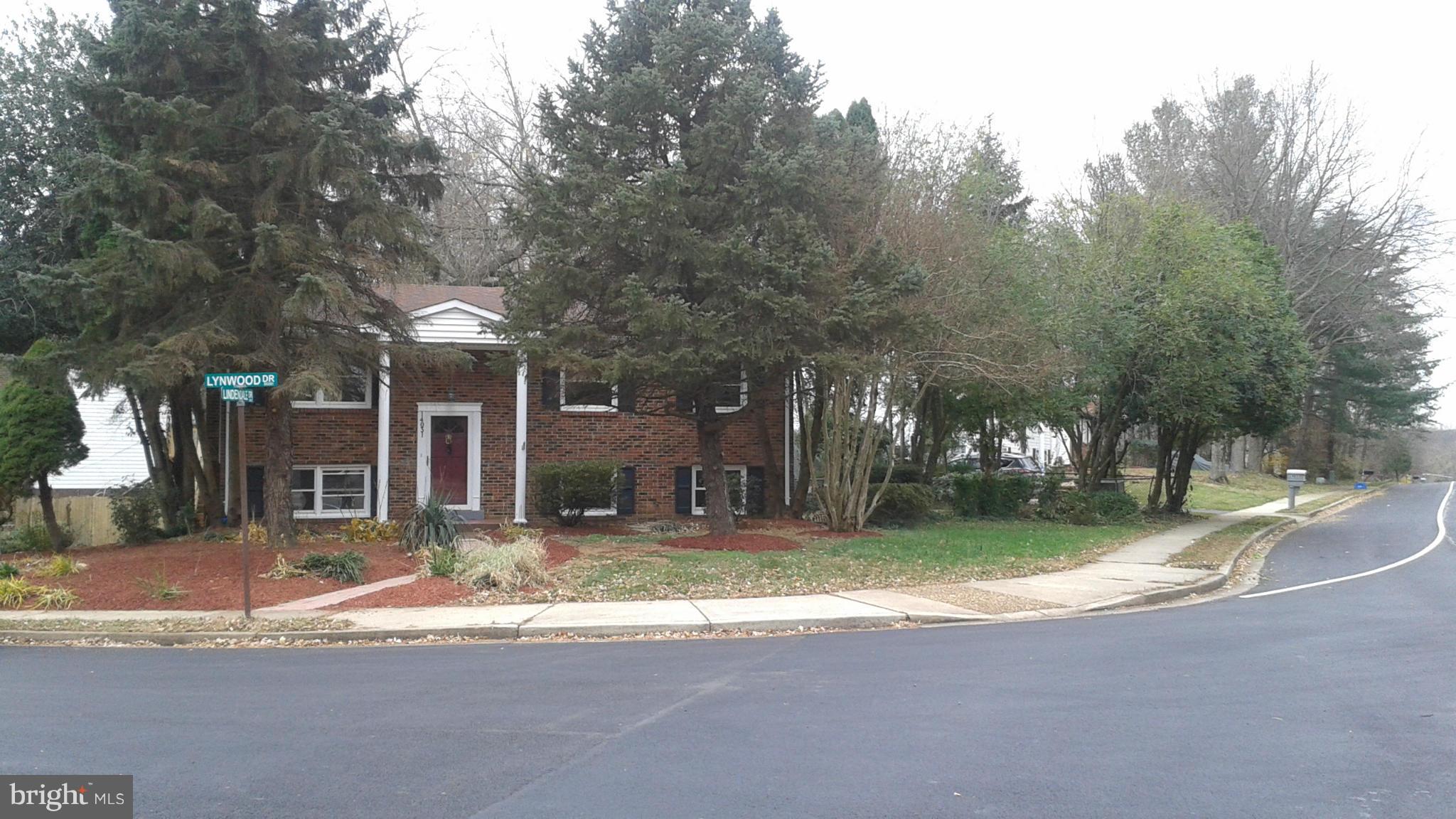 14031 Lindendale Road Woodbridge, VA 22193 - Photo 3 of 27 Exterior (Front)