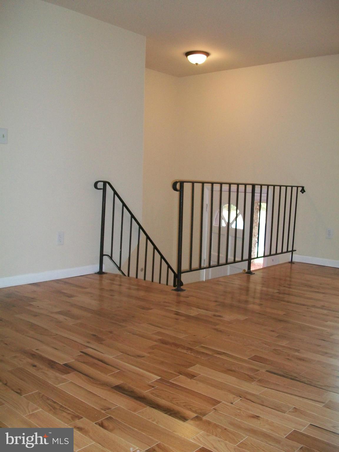 14031 Lindendale Road Woodbridge, VA 22193 - Photo 5 of 27 Living Room