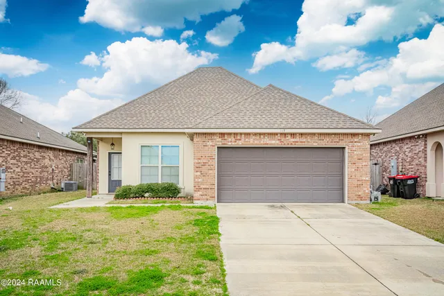 $239,900 | 117 Gray Birch Loop, Youngsville, LA 70592