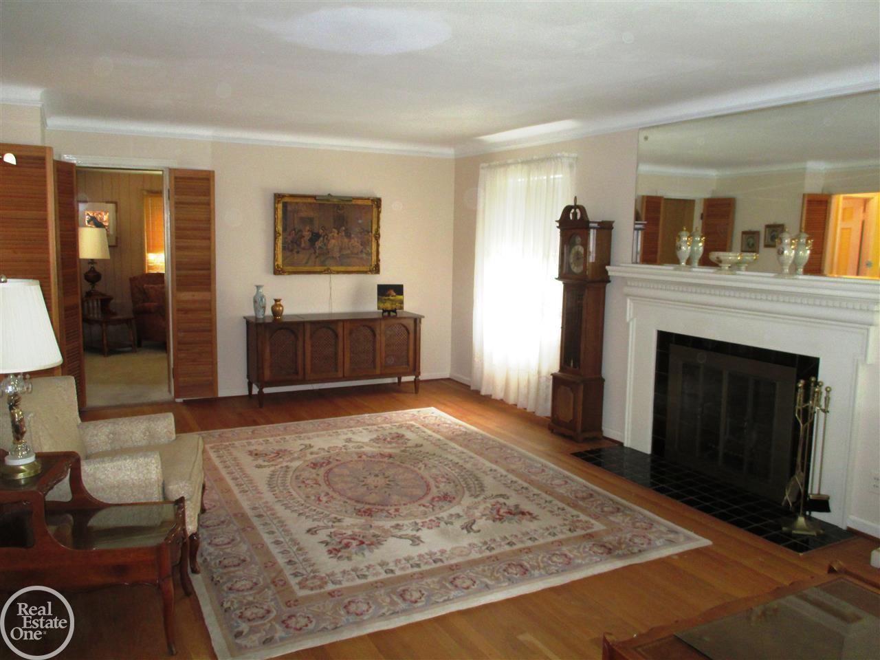 1670 Fairholme Road Grosse Pointe Woods, MI 48236 - Photo 2 of 14
