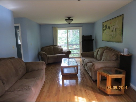 27 Bennington Road Nashua, NH 03064 - Photo 2 of 19