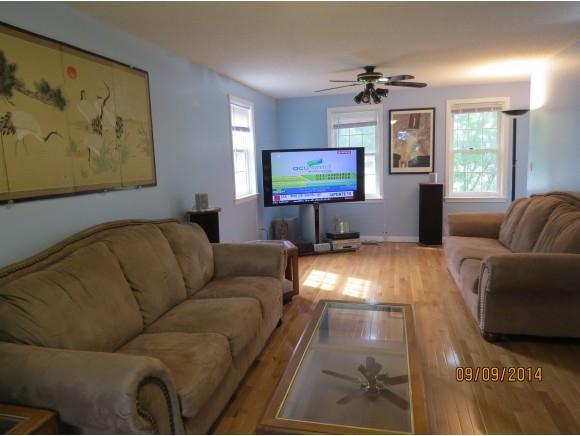 27 Bennington Road Nashua, NH 03064 - Photo 3 of 19