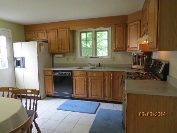 27 Bennington Road Nashua, NH 03064 - Photo 4 of 19