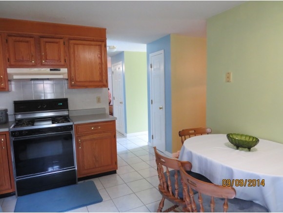 27 Bennington Road Nashua, NH 03064 - Photo 5 of 19