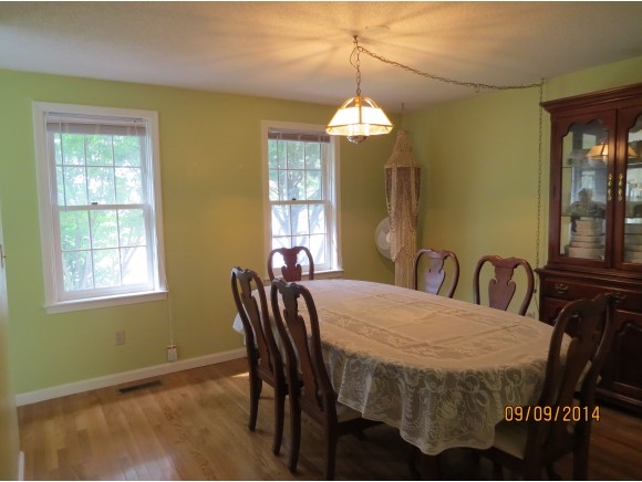 27 Bennington Road Nashua, NH 03064 - Photo 6 of 19