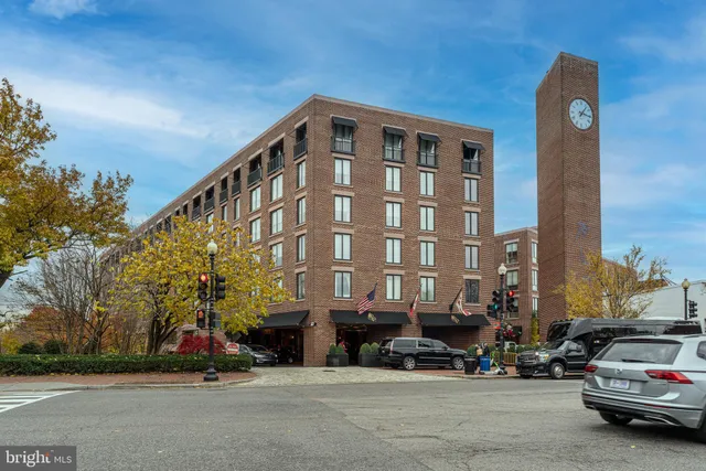 a car parked in front of a building