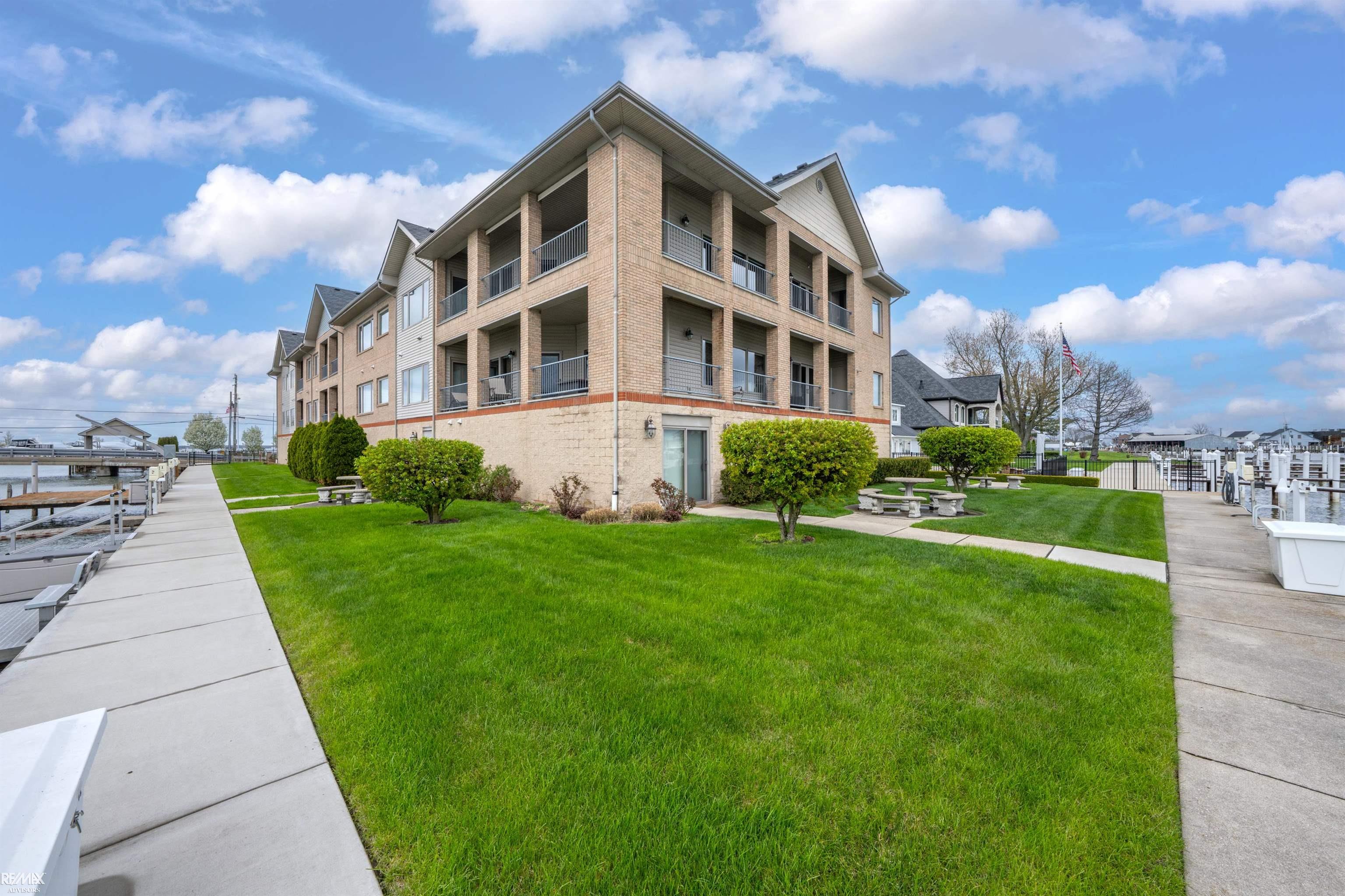 32172 North River Road, Unit 17 Harrison Township, MI 48045 - Photo 4 of 74