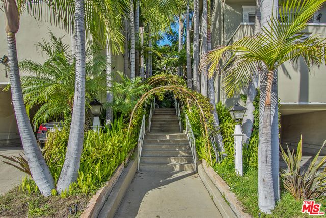 $2,650 | 8563 Holloway Drive, Unit 3/4, West Hollywood, CA 90069