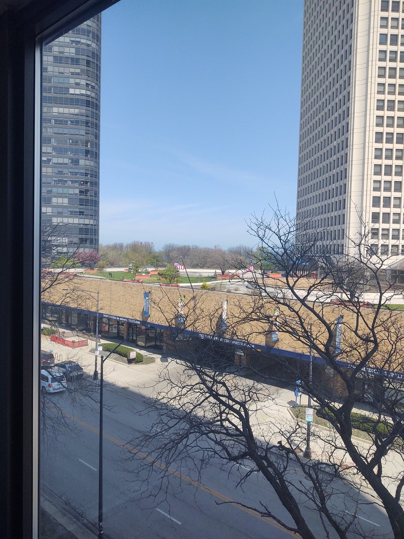 5320 North Sheridan Road, Unit 407 Chicago, IL 60640 - Photo 13 of 26 a view of a terrace