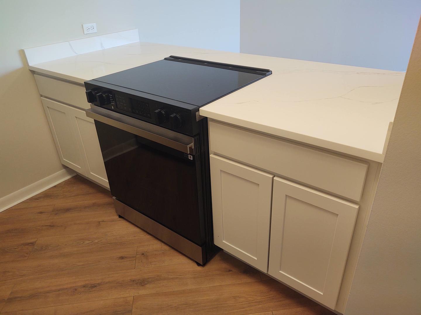 5320 North Sheridan Road, Unit 407 Chicago, IL 60640 - Photo 8 of 26 a utility room with dryer and washer