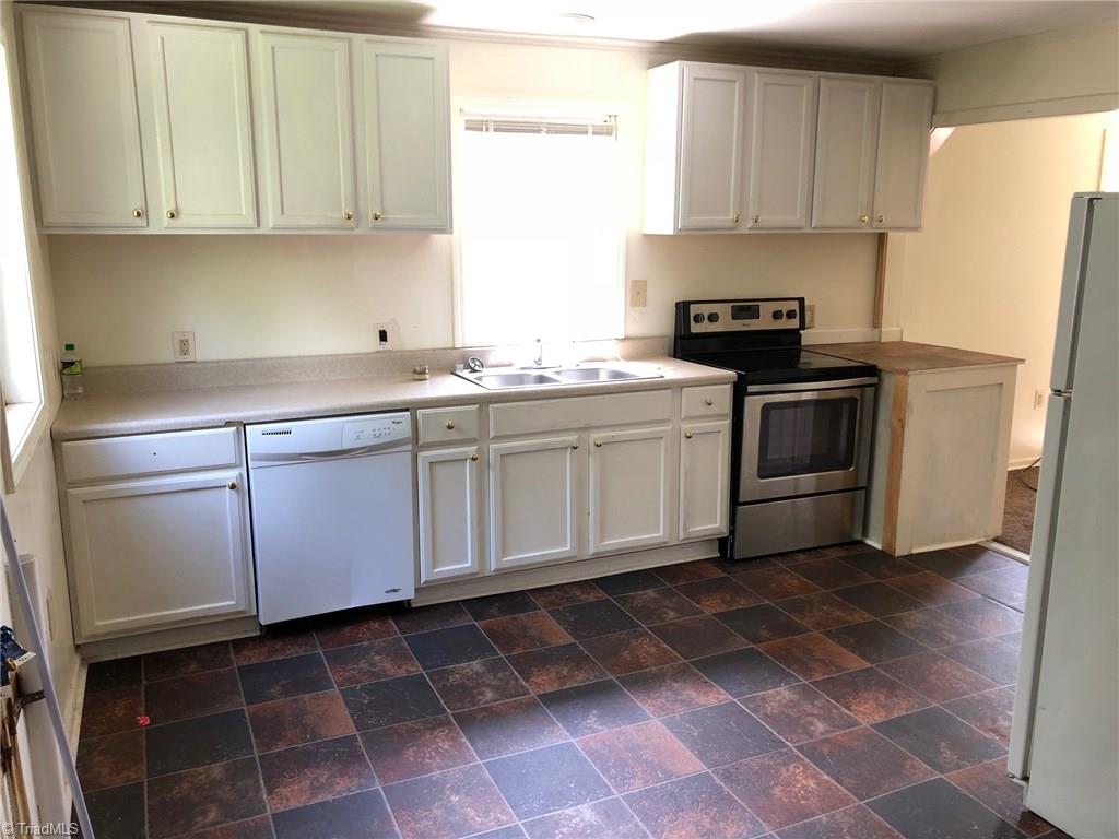 140 Mountain View Road Elkin, NC 28621 - Photo 5 of 9 Gallery Image 5