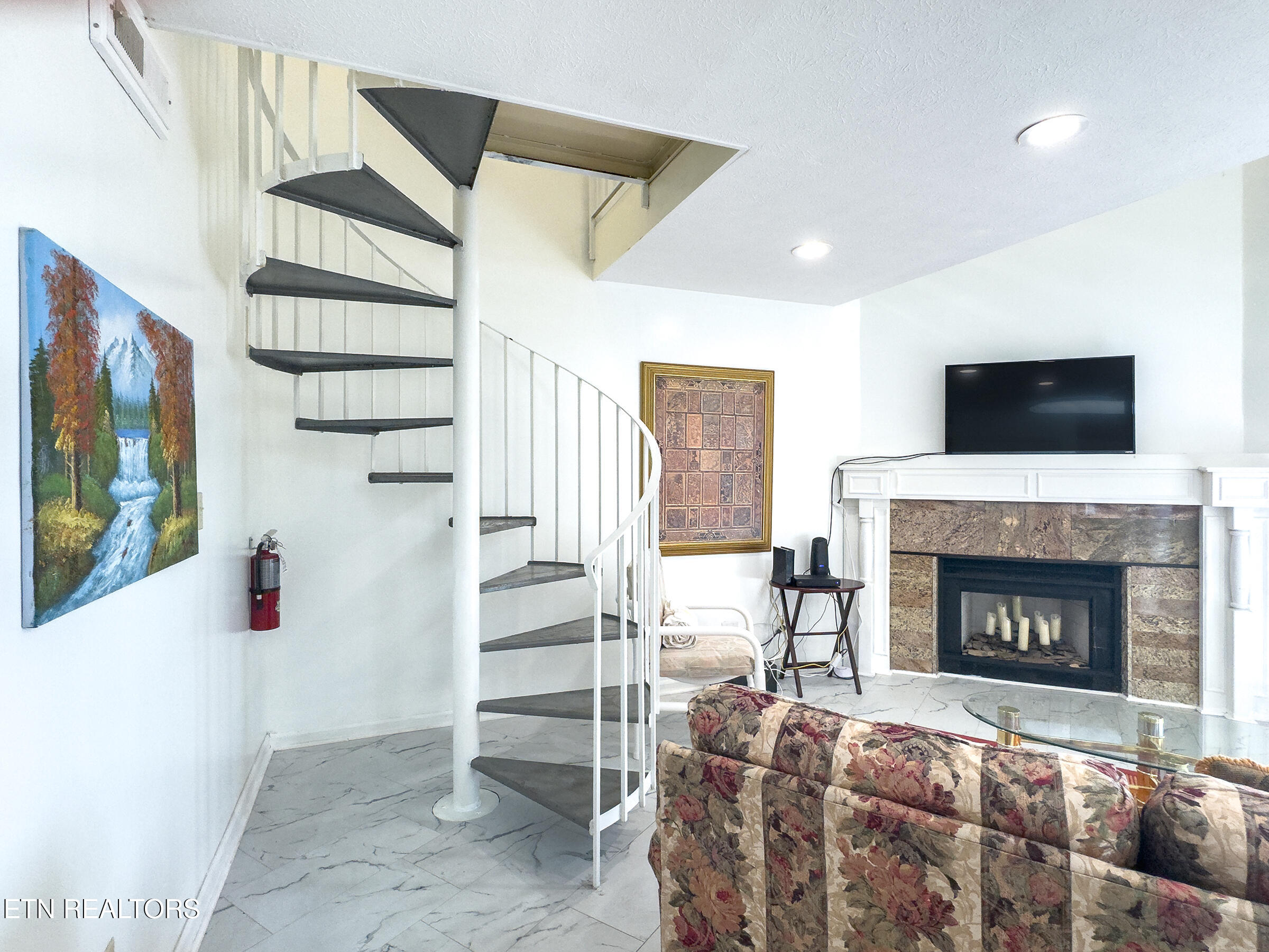 616 Turkey Nest Road, Unit 306 Gatlinburg, TN 37738 - Photo 12 of 35 living room 4