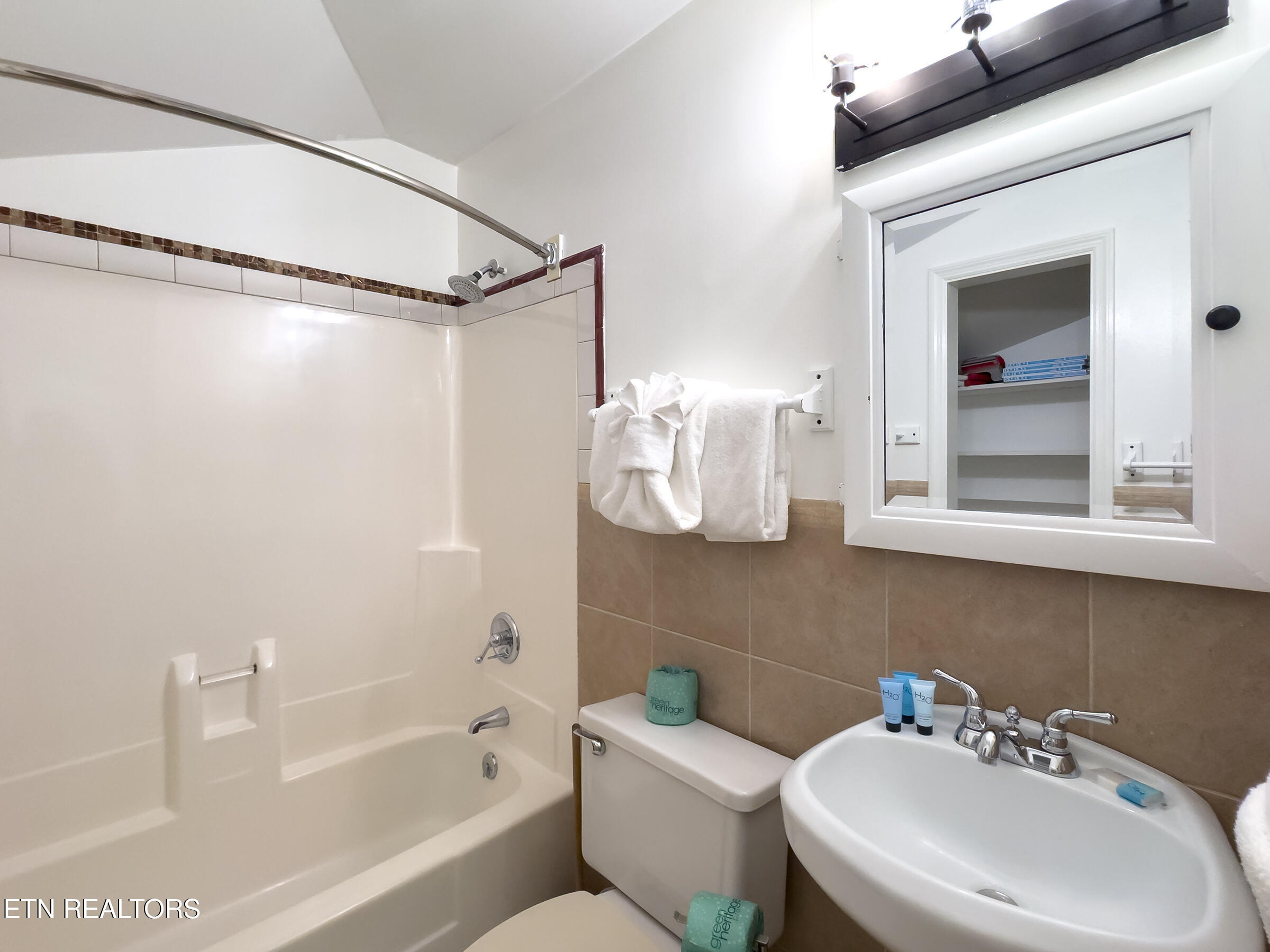 616 Turkey Nest Road, Unit 306 Gatlinburg, TN 37738 - Photo 29 of 35 bathroom 3