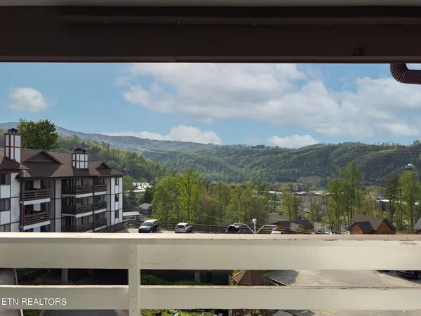 $449,900 | 616 Turkey Nest Road, Unit 306, Gatlinburg, TN 37738