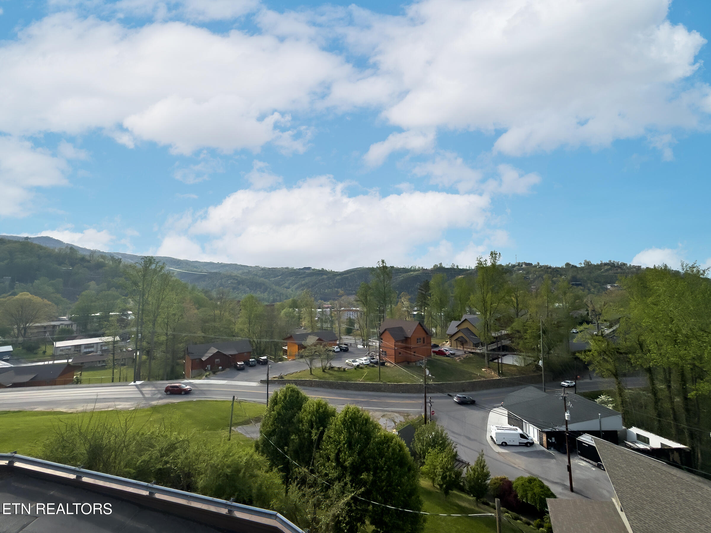 616 Turkey Nest Road, Unit 306 Gatlinburg, TN 37738 - Photo 5 of 35 view 2