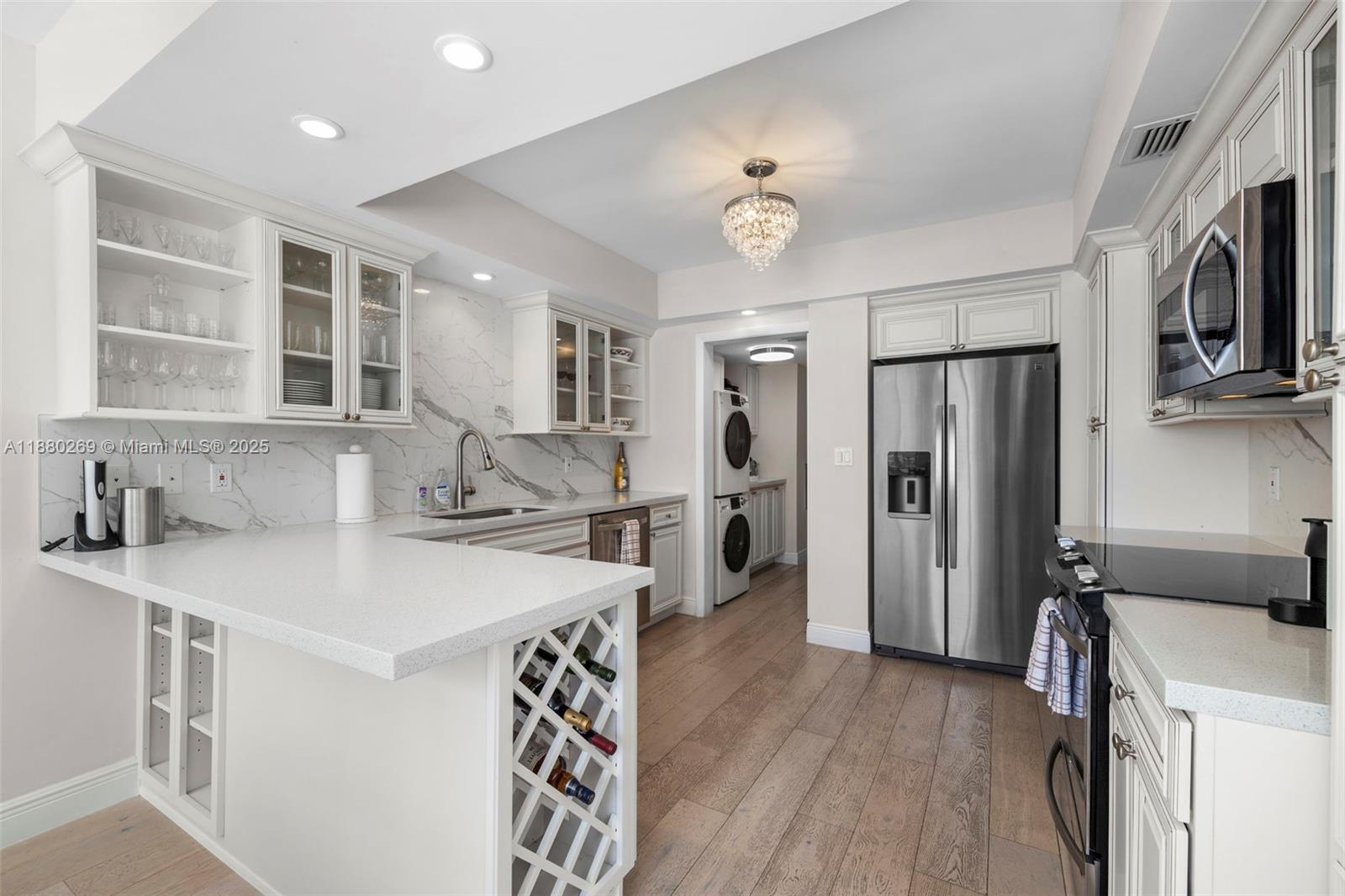 5660 Collins Avenue, Unit 2B Miami Beach, FL 33140 - Photo 12 of 34