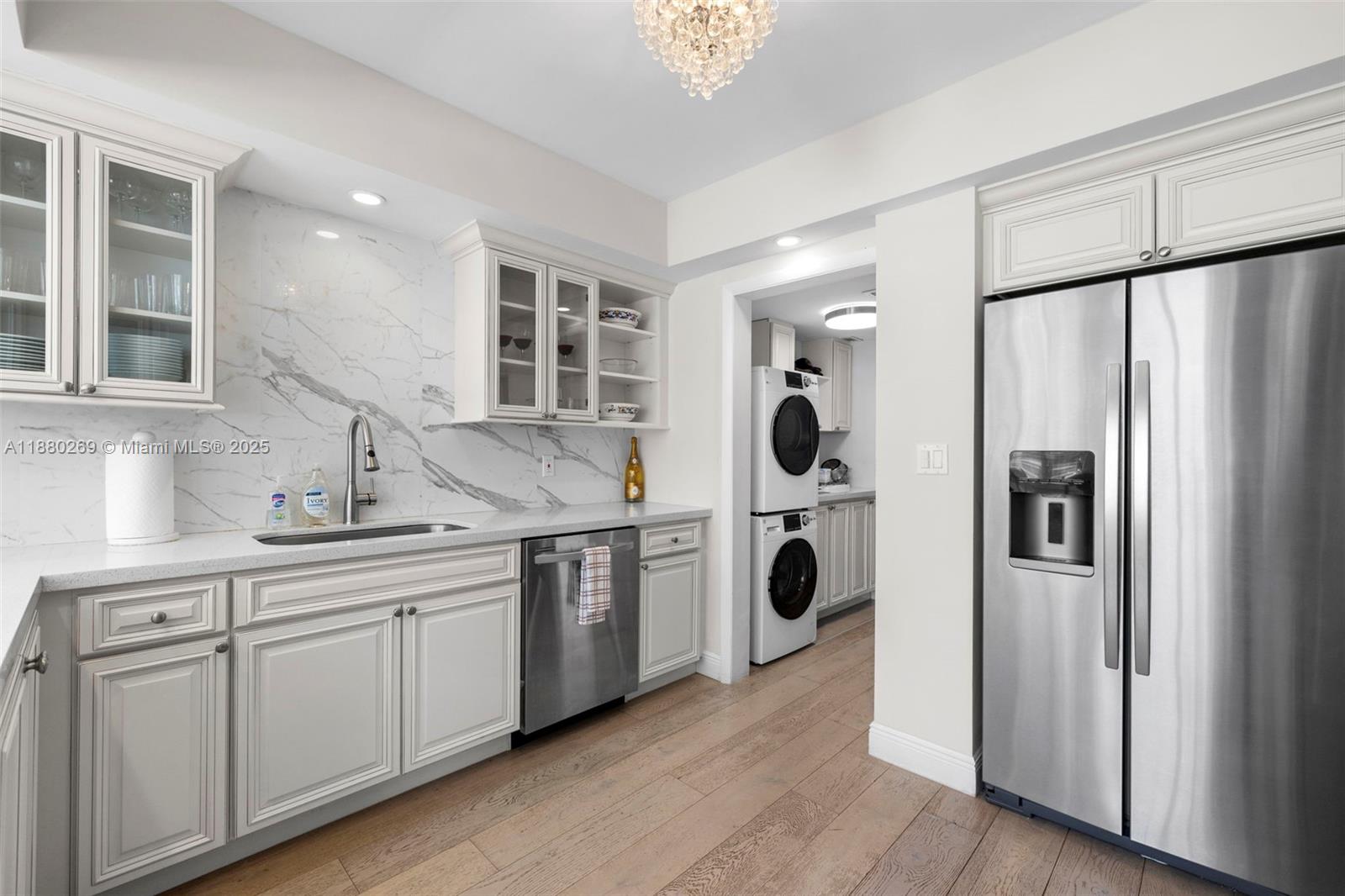 5660 Collins Avenue, Unit 2B Miami Beach, FL 33140 - Photo 13 of 34