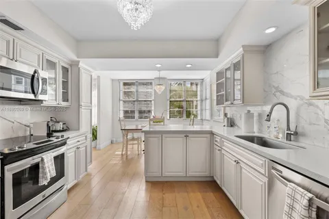 $875,000 | 5660 Collins Avenue, Unit 2B, Miami Beach, FL 33140