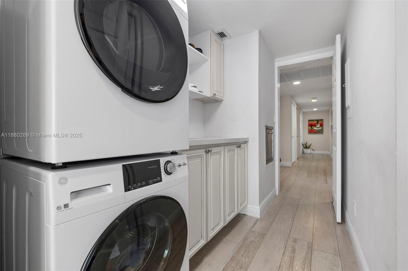 5660 Collins Avenue, Unit 2B Miami Beach, FL 33140 - Photo 16 of 34