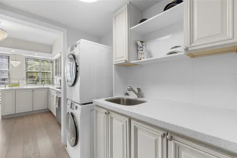 $875,000 | 5660 Collins Avenue, Unit 2B, Miami Beach, FL 33140