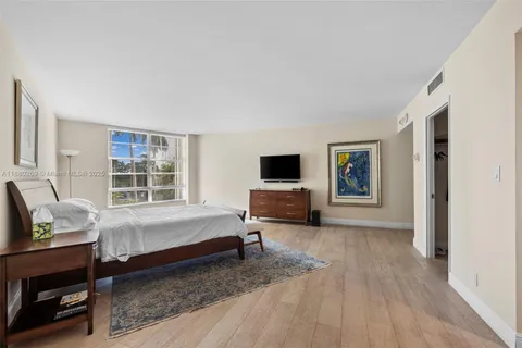 $875,000 | 5660 Collins Avenue, Unit 2B, Miami Beach, FL 33140