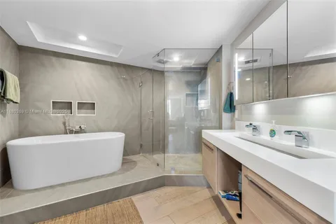 $875,000 | 5660 Collins Avenue, Unit 2B, Miami Beach, FL 33140