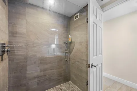 $875,000 | 5660 Collins Avenue, Unit 2B, Miami Beach, FL 33140